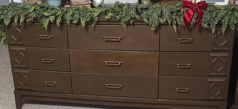 Christmas garland decorating a wooden dresser - customer review